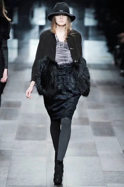 Look 30